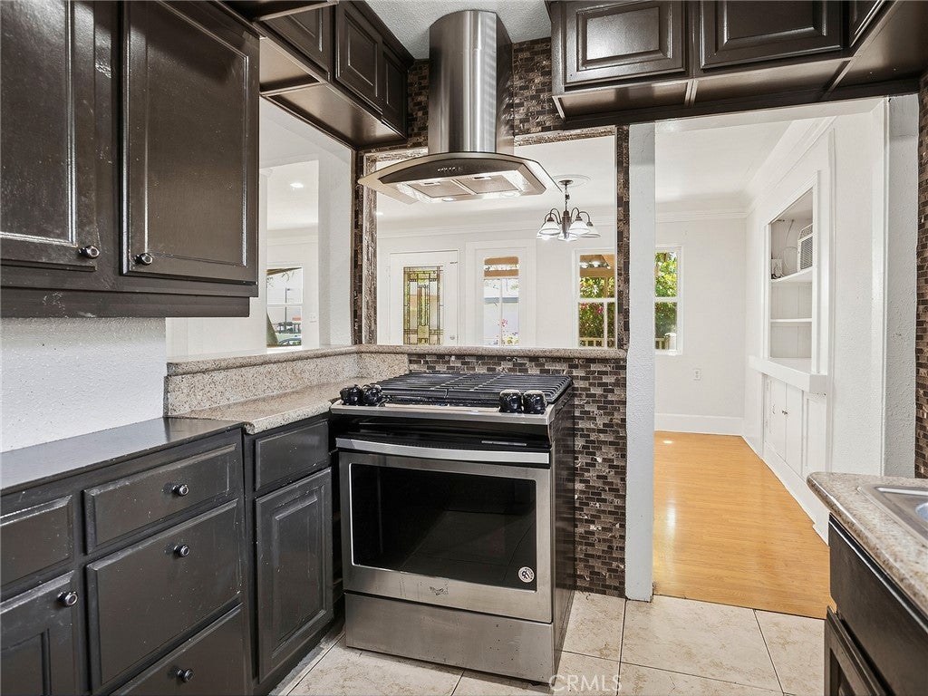 319 W Windsor Road