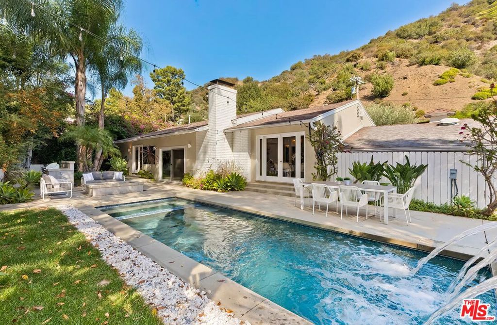 Photo of 3965 Mandeville Canyon Road, Los Angeles, CA 90049 (MLS # 26998693)