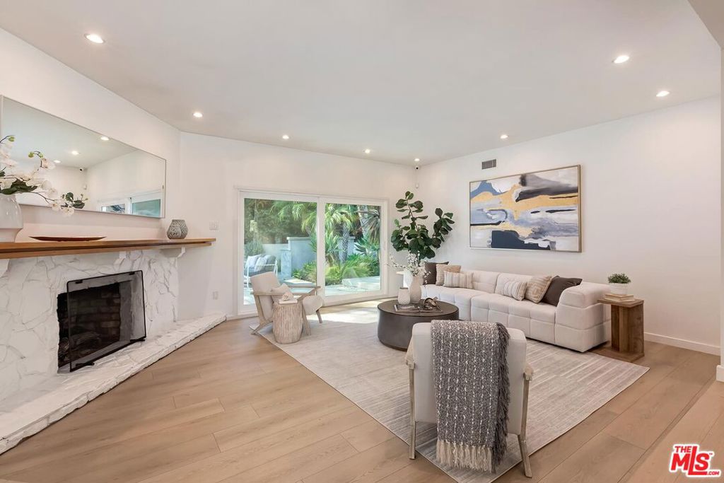 3965 Mandeville Canyon Road