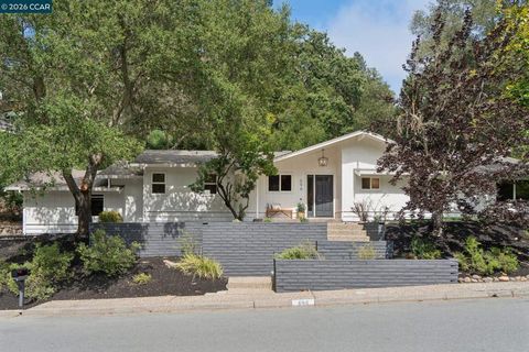 Photo of 694 Glorietta Blvd BLVD, Lafayette, CA 94549 (MLS # 41138954)