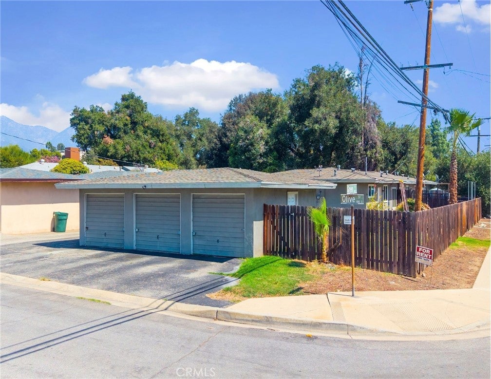 195 El Camino Way