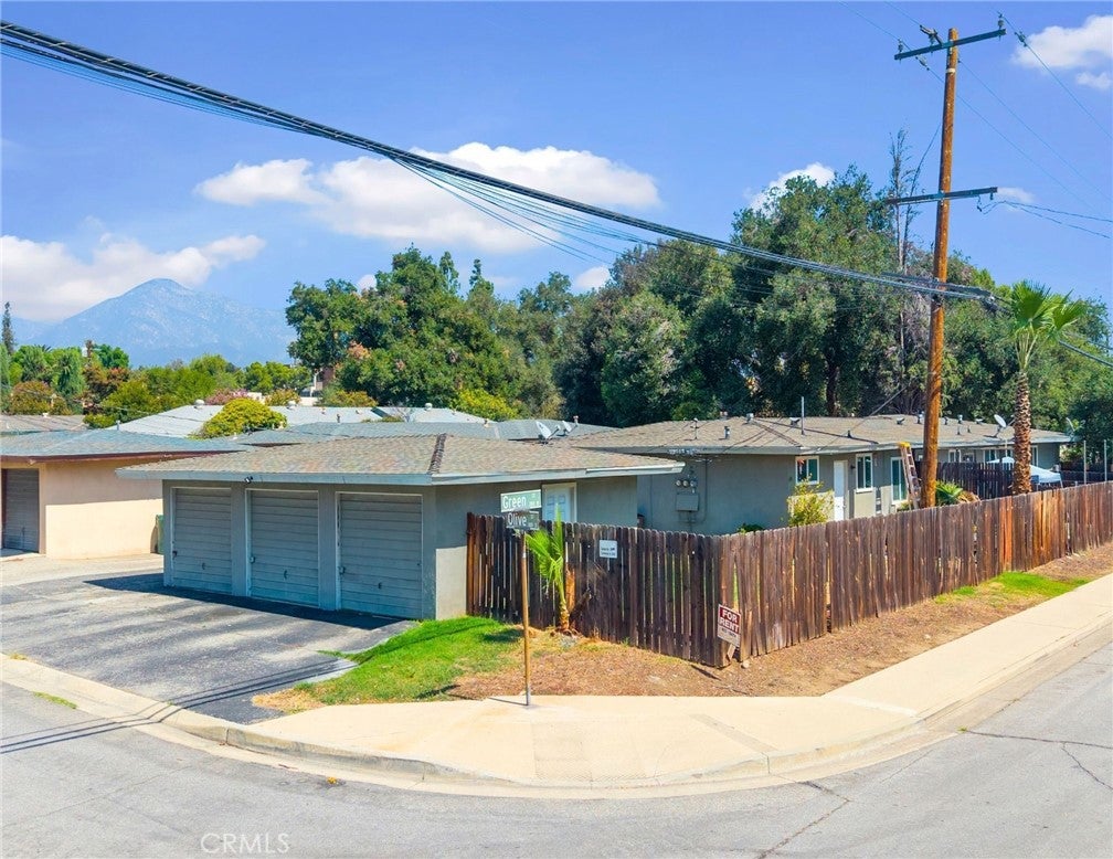 195 El Camino Way