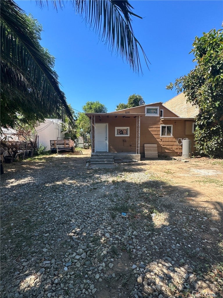 211 S Riverside