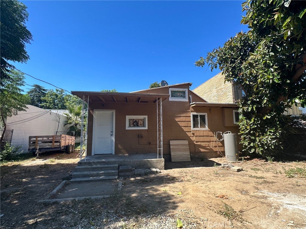 211 S Riverside