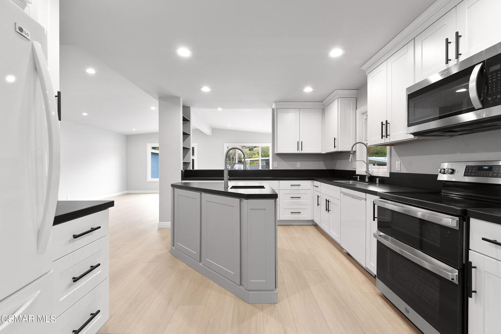 Oak Forest Ests-700A - 1001752 - Residential Lease