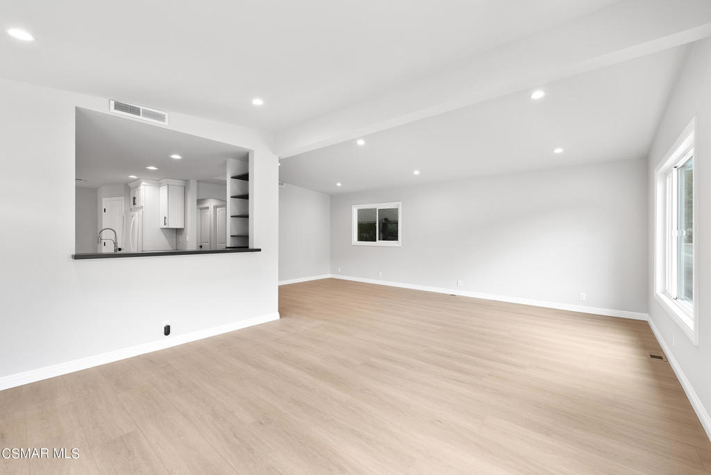 Oak Forest Ests-700A - 1001752 - Residential Lease