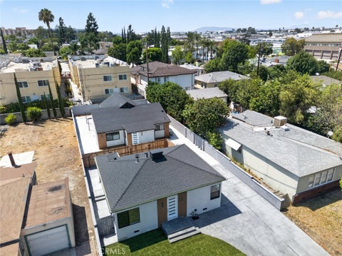 Photo of 2325 N Naomi Street, Burbank, CA 91504 (MLS # GD26176294)