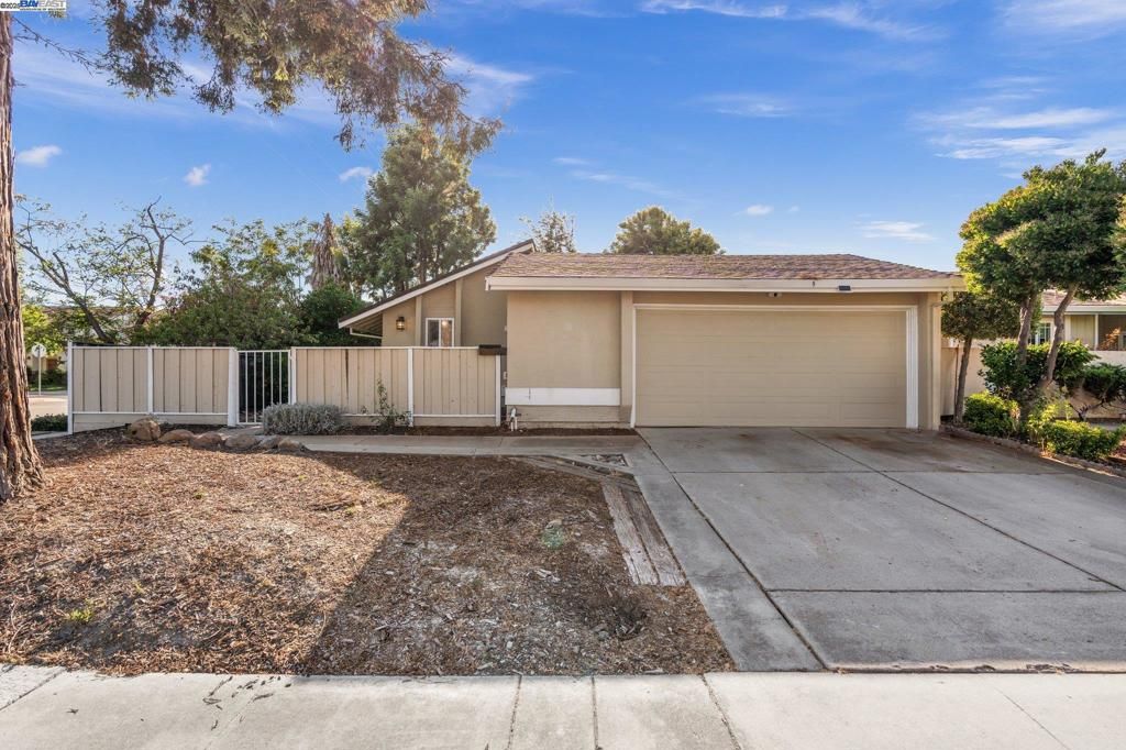 Photo of 5399 Garrison Cir, San Jose, CA 95123 (MLS # 41115237)