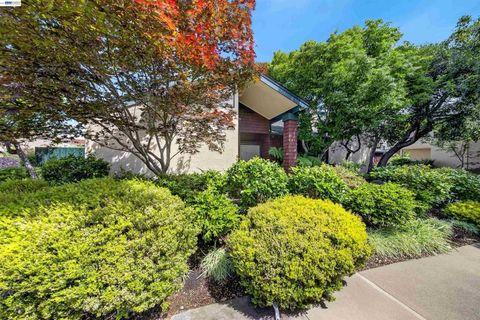 Photo of 202 Baywood Rd Rd, Alameda, CA 94502 (MLS # 41131230)