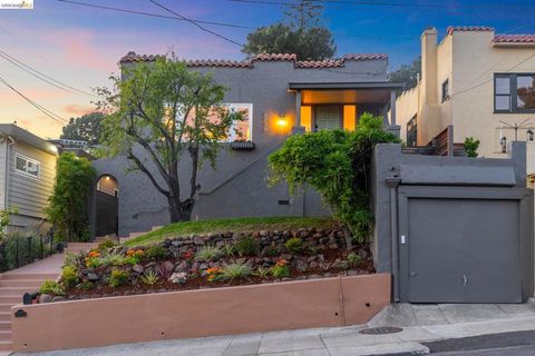 Photo of 6720 MANOR CREST Crst, Oakland, CA 94618 (MLS # 41132686)