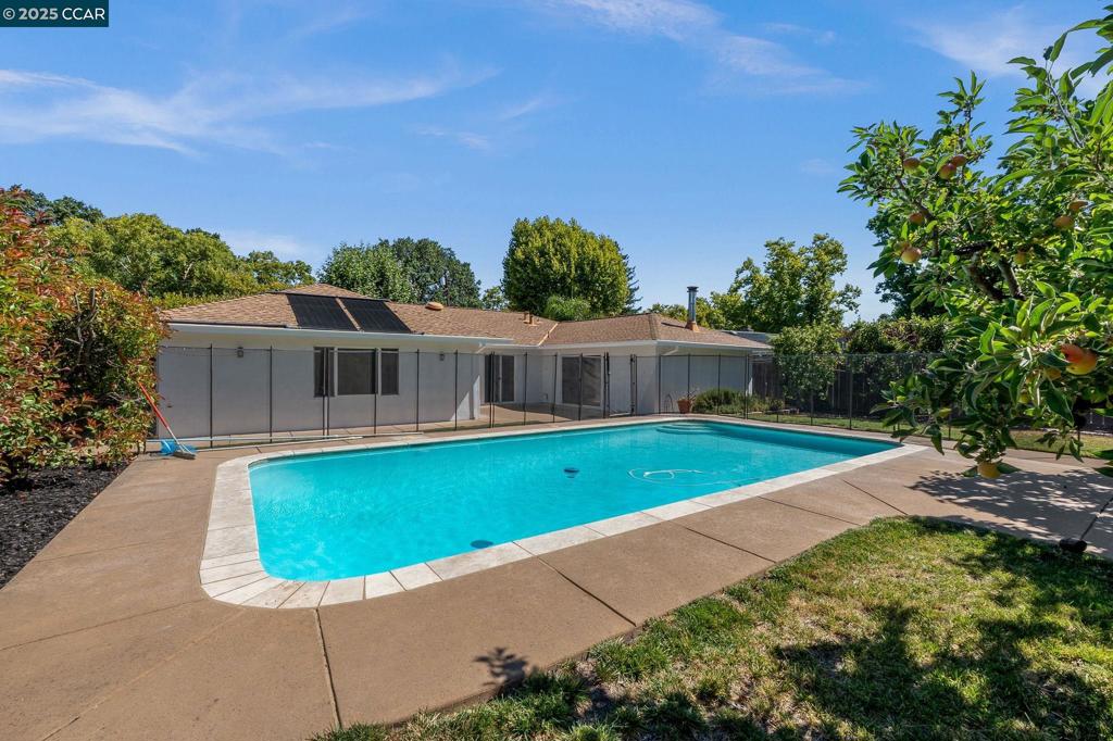 GREGORY GARDENS - Residential