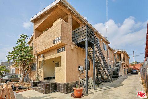 Photo of 1281 W 35th Street, Los Angeles, CA 90007 (MLS # 25593339)
