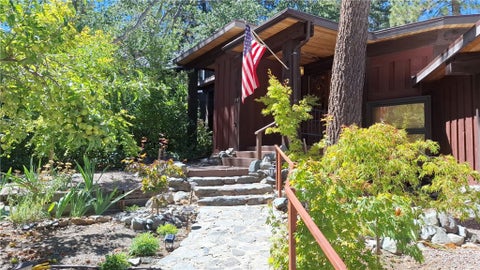 Photo of 516 Lark Drive, Wrightwood, CA 92397 (MLS # GD26205828)