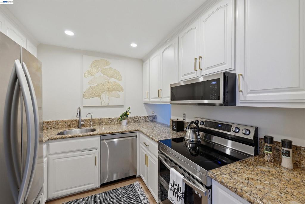 651 Moraga Rd 12