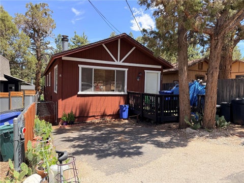 Photo of 253 Santa Barbara AVE, Sugarloaf, CA 92386 (MLS # IG26151605)