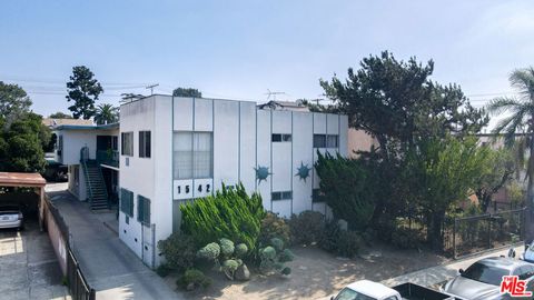 Photo of 1542 2nd Avenue, Los Angeles, CA 90019 (MLS # 25631651)