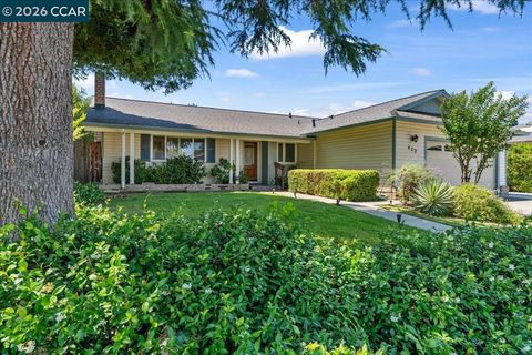 Photo of 472 Cordoba Ln LN, Vacaville, CA 95688 (MLS # 41139176)