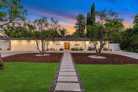 Photo of 4540 Del Moreno Drive, Woodland Hills, CA 91364 (MLS # SR26149384)