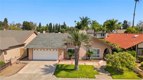Photo of 946 Goldenrod Dr, Costa Mesa, CA 92626 (MLS # DW26204515)