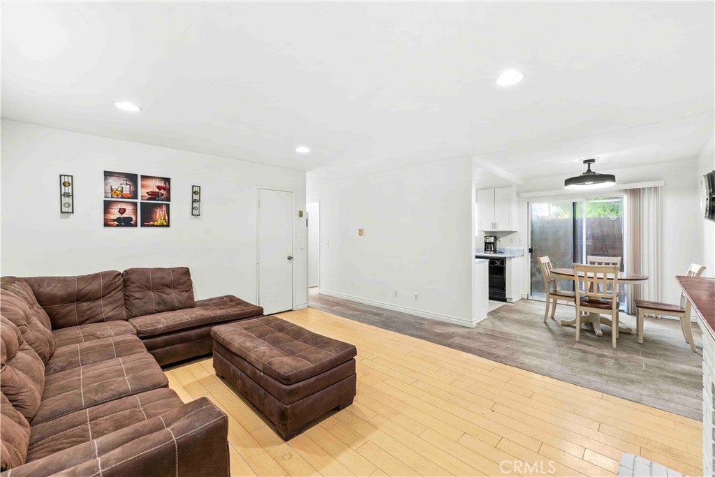 15351 Orange Ave 8