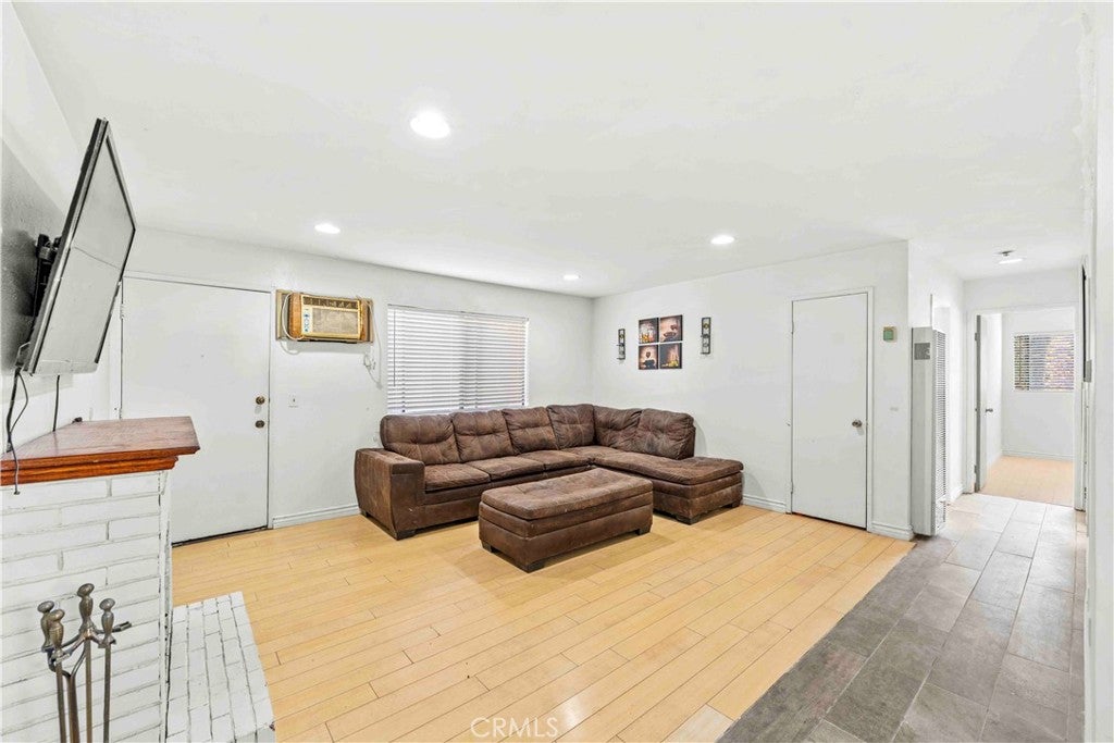 15351 Orange Ave 8