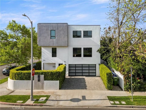 Photo of 14157 Tiara Street #101, Sherman Oaks, CA 91401 (MLS # SB26207261)