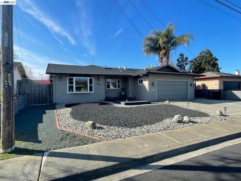 Photo of 6548 Ebensburg Ln, Dublin, CA 94568 (MLS # 41133091)