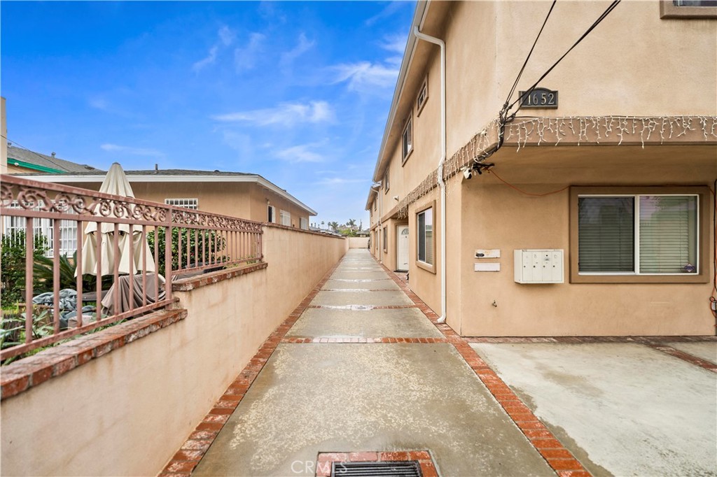 1652 Plaza Del Amo