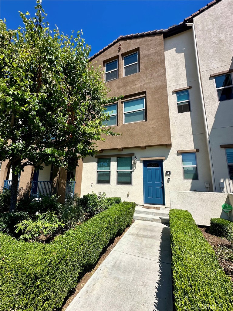 Spacious and move-in ready 4-bedroom, 3.5-bathroom townhome located in a quiet, gated community in the heart of Santa Fe Springs. This nearly 2,000 sq ft home offers a modern layout, premium amenities, and multiple en-suite bedrooms—perfect for comfortable multi-generational living or working from home.
The first floor features a private bedroom with its own en-suite bathroom, ideal for guests, extended family, or a dedicated office space. Upstairs, the open-concept main level includes a bright living and dining area, complete with a TV and couch (included), and a large kitchen with plenty of cabinet space and refrigerator included.
The primary suite on the top floor offers privacy, a spacious en-suite bathroom, and walk-in closet. Two additional upstairs bedrooms share a full bath, with a convenient half bath on the main living floor.
This home also includes in-unit washer and dryer, central A/C and heat, and an attached garage. The community features a sparkling pool and is just minutes from major freeways (5, 605, and 105), schools, parks, and shopping.