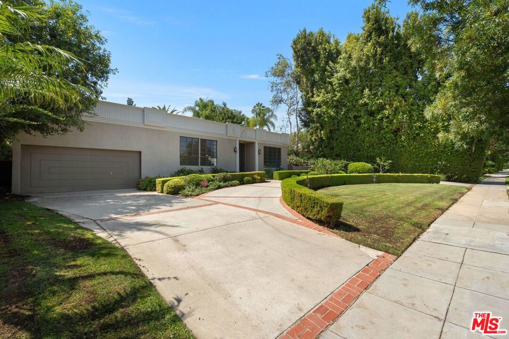 Welcome to this stunning, newly remodeled, one-story classic home located on the prestigious 500 Block of the Flats of Beverly Hills. Offering a circular driveway, a two-car garage, and a generous grassy backyard, this property is available for lease. The spacious interior features four bedrooms, four and one-half bathrooms, a formal dining room, a large open living room, and a family room that seamlessly connects to the open patio and yard. The kitchen has been recently updated and boasts a center island, while the home also includes a sizable laundry room, a pantry, and central air conditioning. With its impeccable renovations, this home is ready for immediate move-in. Don't miss the chance to experience this beautifully remodeled gem, call today for a preview.