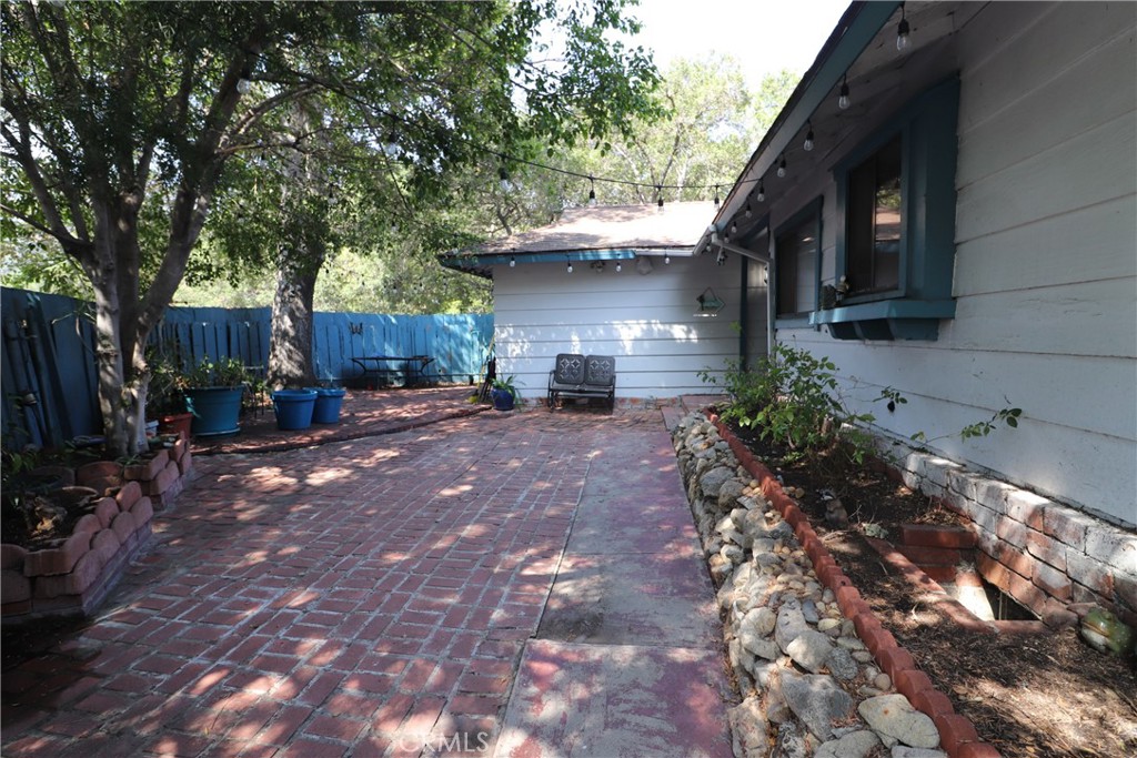 Great Opportunity in Prime Glendale Location!
Located in the highly desirable Sparr Heights area of Glendale, this 3-bedroom, 2-bathroom home spans 1,749 square feet and sits on a charming lot with a large backyard and an oversized swimming pool. While the pool is currently not operational and the home could use some updating, this property offers a rare opportunity to remodel to your taste and build equity in a top-tier location.
Featuring hardwood floors, a comfortable layout, and incredible potential, this home is perfect for investors or homeowners looking for a project in a neighborhood where homes are selling for much more
Whether you restore it to its former charm or reimagine it entirely, this is a smart investment in one of Glendale’s most sought-after communities.
Don't miss the chance to make this property your own in a fantastic location with strong upside potential.