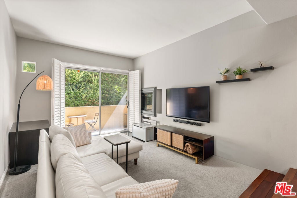 5350 Sepulveda Boulevard 7