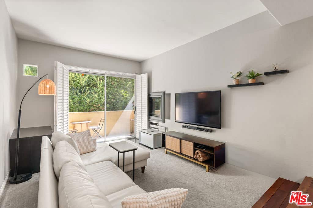Photo of 5350 Sepulveda Boulevard #7, Los Angeles, CA 91411 (MLS # 26862253)