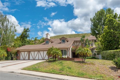 Photo of 29749 Kimberly DR, Agoura Hills, CA 91301 (MLS # SR26099577)