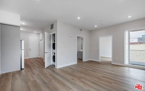 Photo of 825 S Coronado Street #410, Los Angeles, CA 90057 (MLS # 25629239)