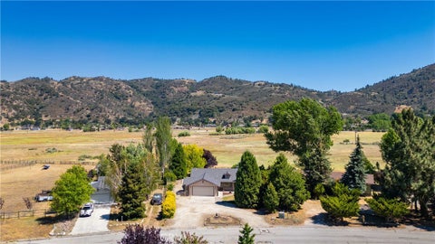 Photo of 29960 Caddy Lane, Tehachapi, CA 93561 (MLS # SR26169945)