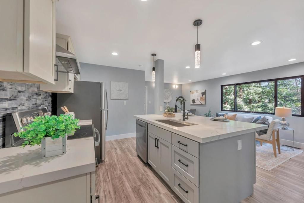 Photo of 7032 Sayre Drive, Oakland, CA 94611 (MLS # ML82022217)