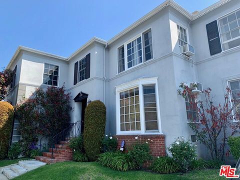 Photo of 356 S La Jolla Avenue, Los Angeles, CA 90048 (MLS # 25618793)