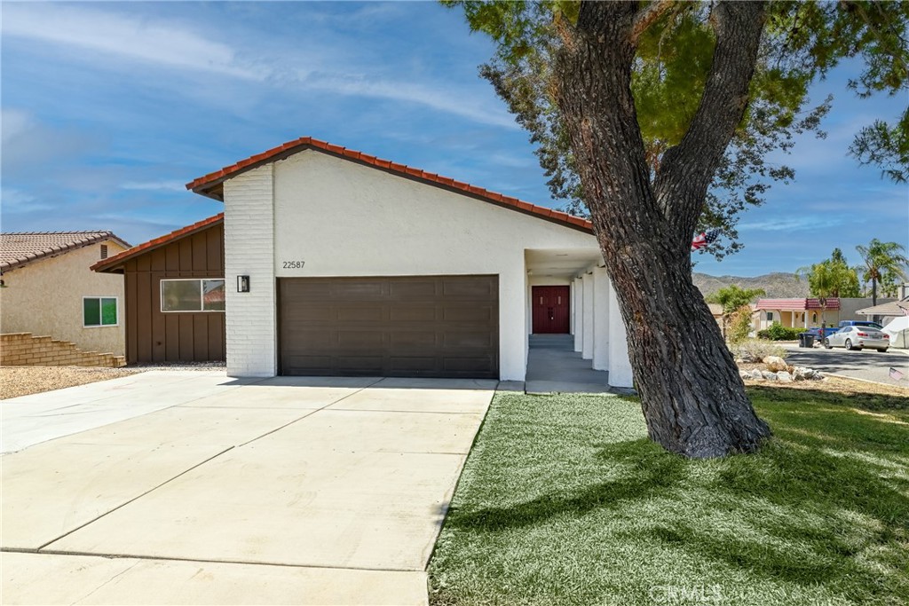22587 Canyon Lake Drive S