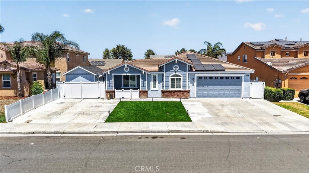2243 Finch