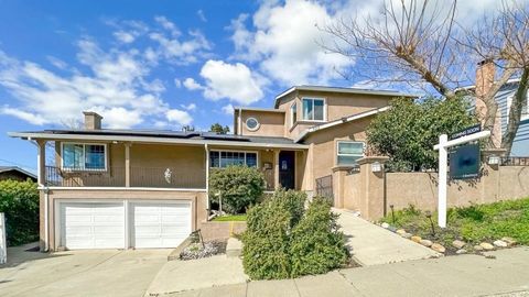 Photo of 722 Gleneagle Avenue, Hayward, CA 94544 (MLS # ML82037215)