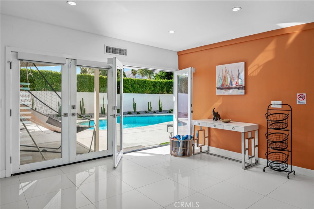43 @ Racquet Club (33139) - Residential