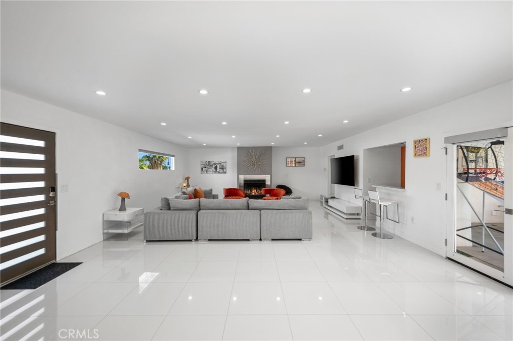 43 @ Racquet Club (33139) - Residential