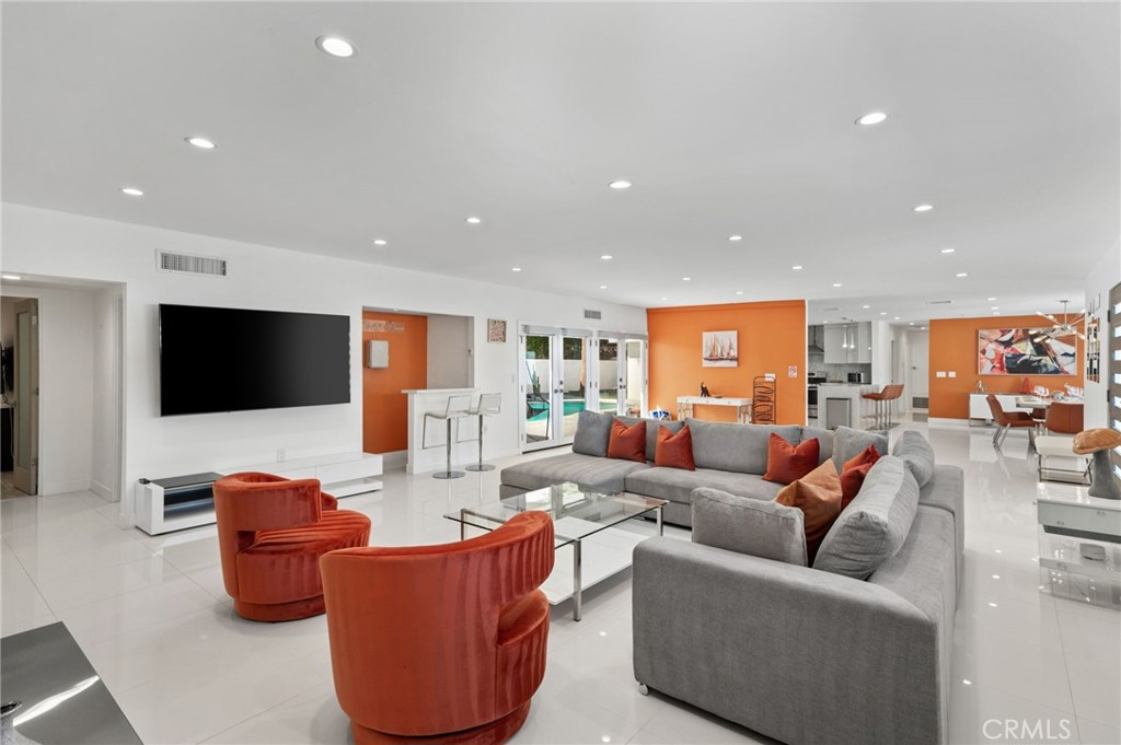 43 @ Racquet Club (33139) - Residential