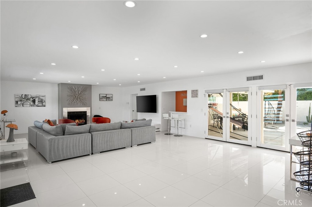 43 @ Racquet Club (33139) - Residential