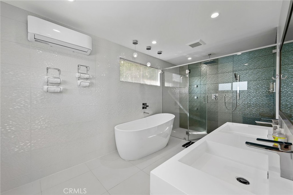 43 @ Racquet Club (33139) - Residential