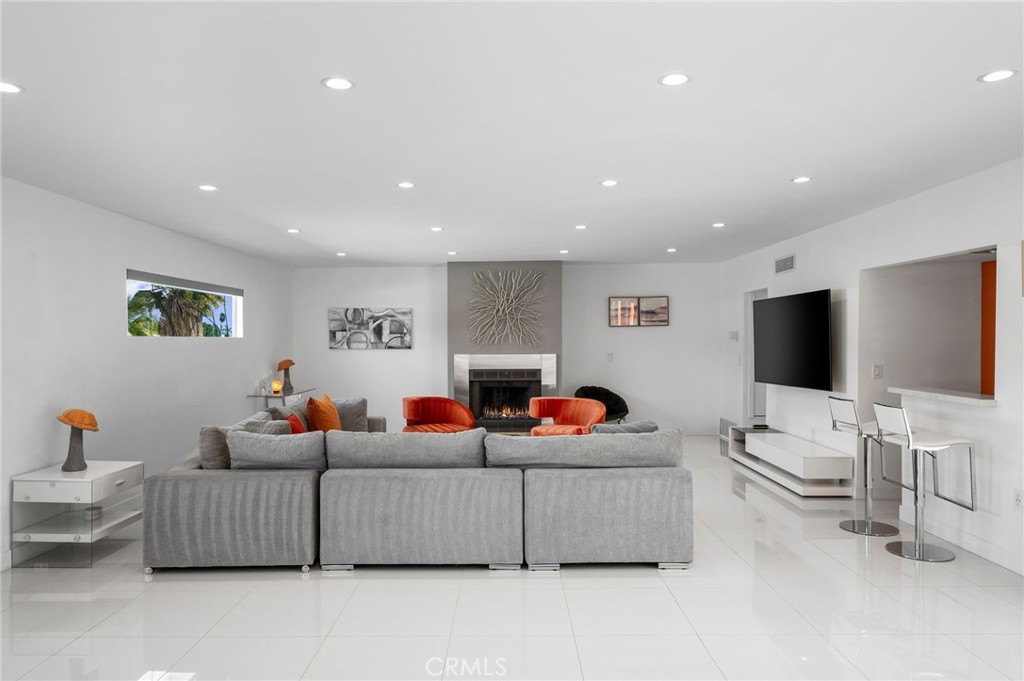 43 @ Racquet Club (33139) - Residential
