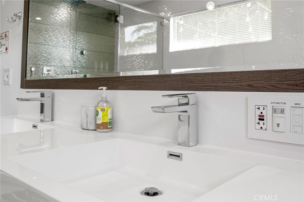 43 @ Racquet Club (33139) - Residential