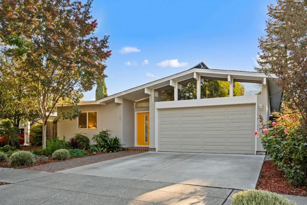 Photo of 1186 Lyons Street, Redwood City, CA 94061 (MLS # ML82025554)