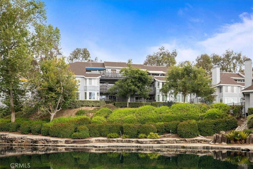 1083 Lakeview